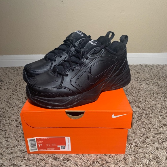 Men’s Nike Tennis Shoes Monarch IV - Picture 5 of 13